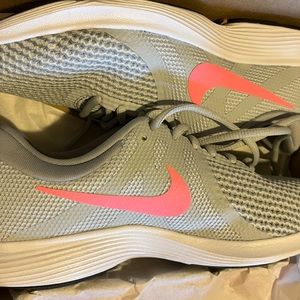 Women’s Nike sneakers